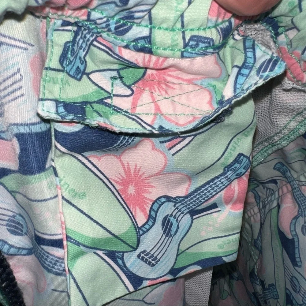 Vineyard Vines Men’s a happy Swim Trunks Pink Blue Flowers and Guitars Size Sm